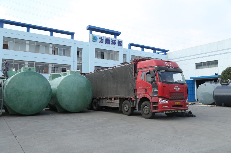 污水處理設(shè)備裝車發(fā)貨